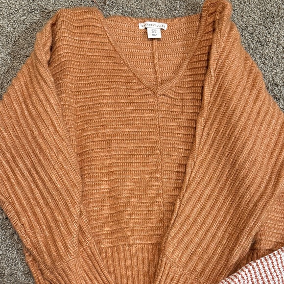 Sweaters - Picture 2 of 3